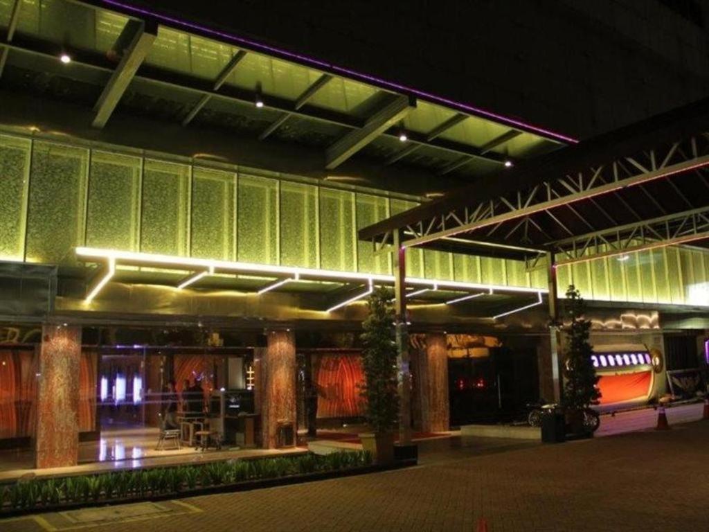 108 Hotel By Him Jakarta Exterior foto