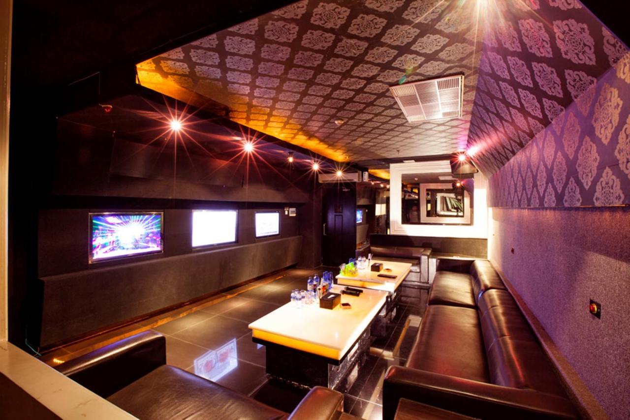 108 Hotel By Him Jakarta Exterior foto